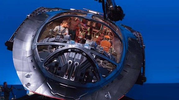 Chris Pratt, Zoe Saldana und Dave Bautista im Cockpit der "Milano" (Studio) 