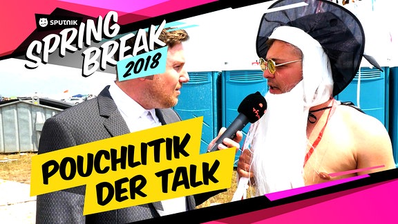 Ein Reporter befragt Gäste auf dem SPUTNIK SPRING BREAK 2018.