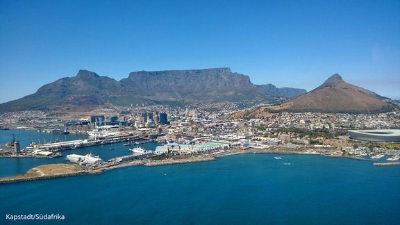 Blick auf Kapstadt mit Tafelber und Lions Head