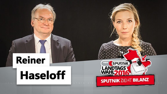 Reiner Haseloff von der CDU und Moderatorin Sissy im Studio von "Sputnik zieht Bilanz"