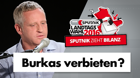Swen Knöchel von Die Linke und Moderator Raimund im Studio von "Sputnik zieht Bilanz"
