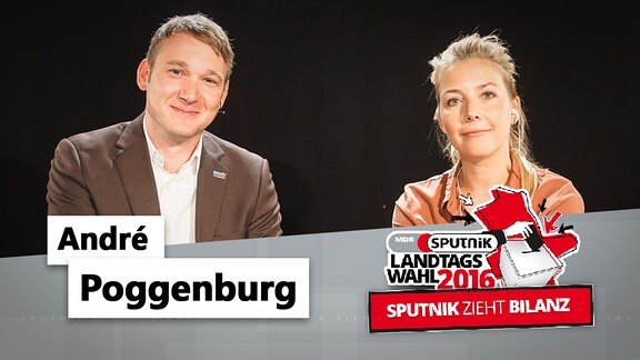 André Poggenburg von der AfD und Moderatorin Sissy im Studio von "Sputnik zieht Bilanz"
