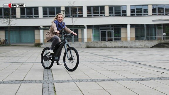 SPUTNIKerin Kathrin testet das "Fahrrad ohne Kette".