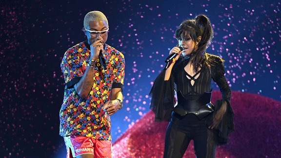 Camila Cabello und Pharell Williams @Billboard Music Awards, MGM Grand Garden Arena, Las Vegas, Nevada.
