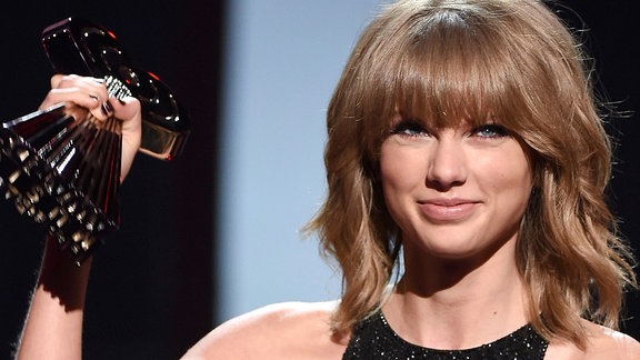 Taylor Swift 2015 mit dem Best Lyrics Award @NBC, L.A./USA