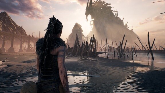 Die Heldin des Spiels steht im Wasser vor einer zerstörten Landschaft.