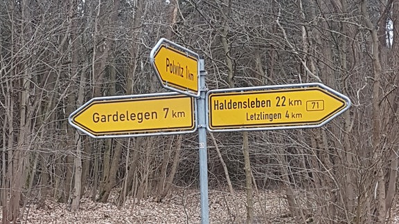Noch 7 Kilometer bis Gardelegen (Wegweiser)