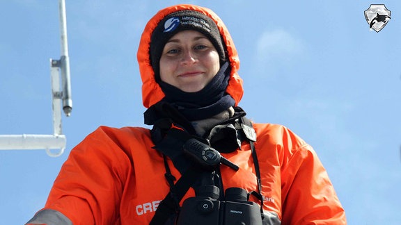 Marie Mrusczok auf einem Forschungsschiff vor Island