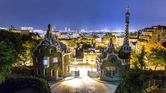 Der Park Guell in einer Sommernacht in Spanien, Barcelona
