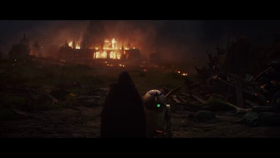 Luke Skywalker und R2D2 vor brennendem Jeditempel (Filmszene)