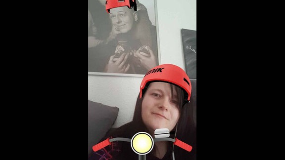 Stefanie trägt den virtuellen SPUTNIK Helm