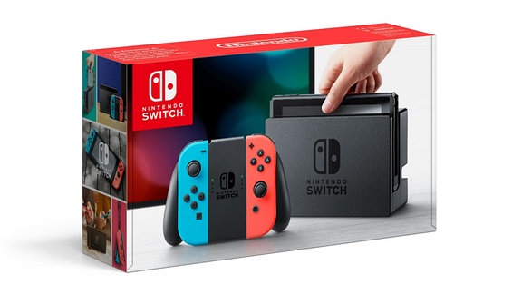 Die Spielekonsole "Switch" von  Nintendo in der Verpackung.
