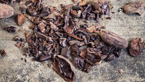 Kakao-Nibs - getrocknete Stücke der Kakaobohne