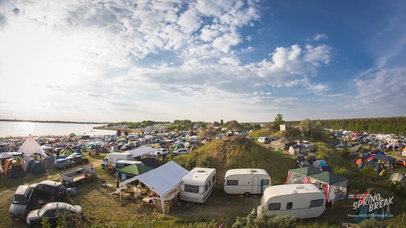 Der Campingplatz auf dem Festivalgelände am Goitzschesee